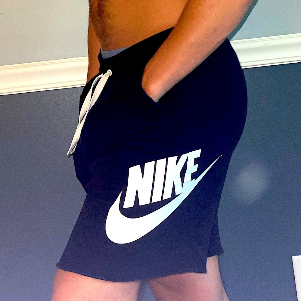 Nike Sportswear Sport Essentials
Men's French Terry Alumni Shorts